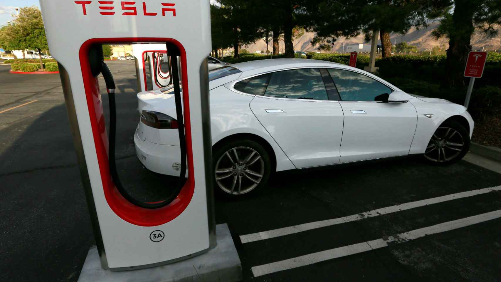 'Supercargador' de Tesla en California.