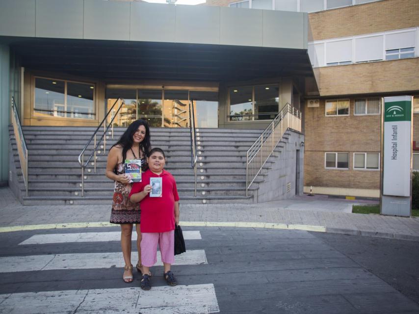 Rubén junto a su madre.