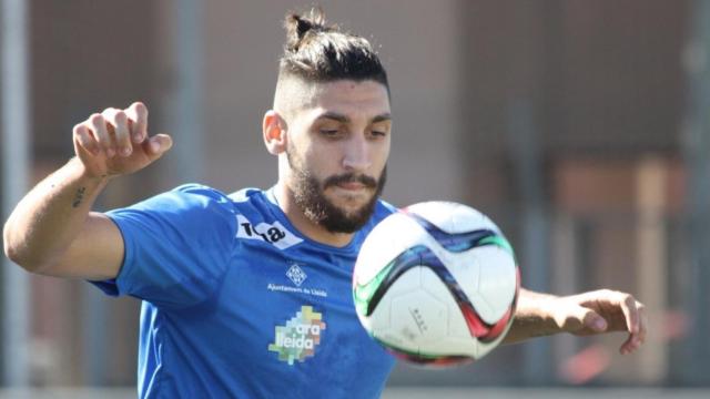 Éric Zárate, durante un entrenamiento con el Lleida.