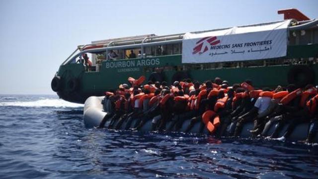 El Bourbon Argos durante una operación de rescate en el mar.