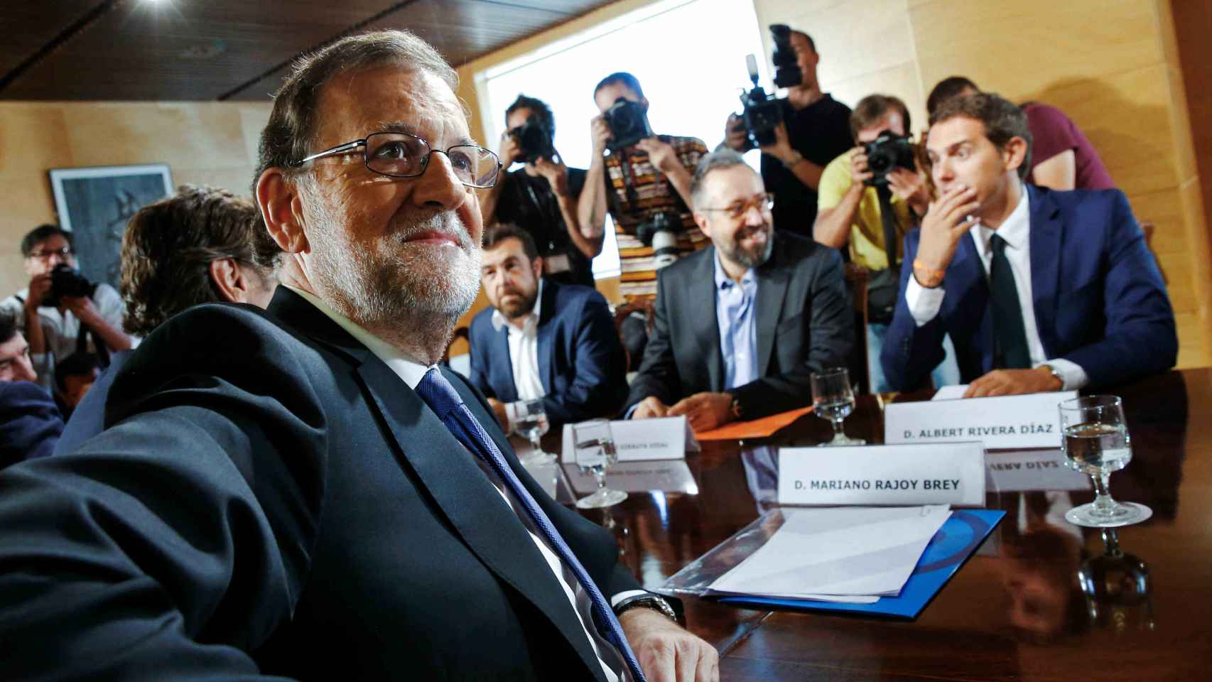 Rajoy y Rivera en la firma del acuerdo.