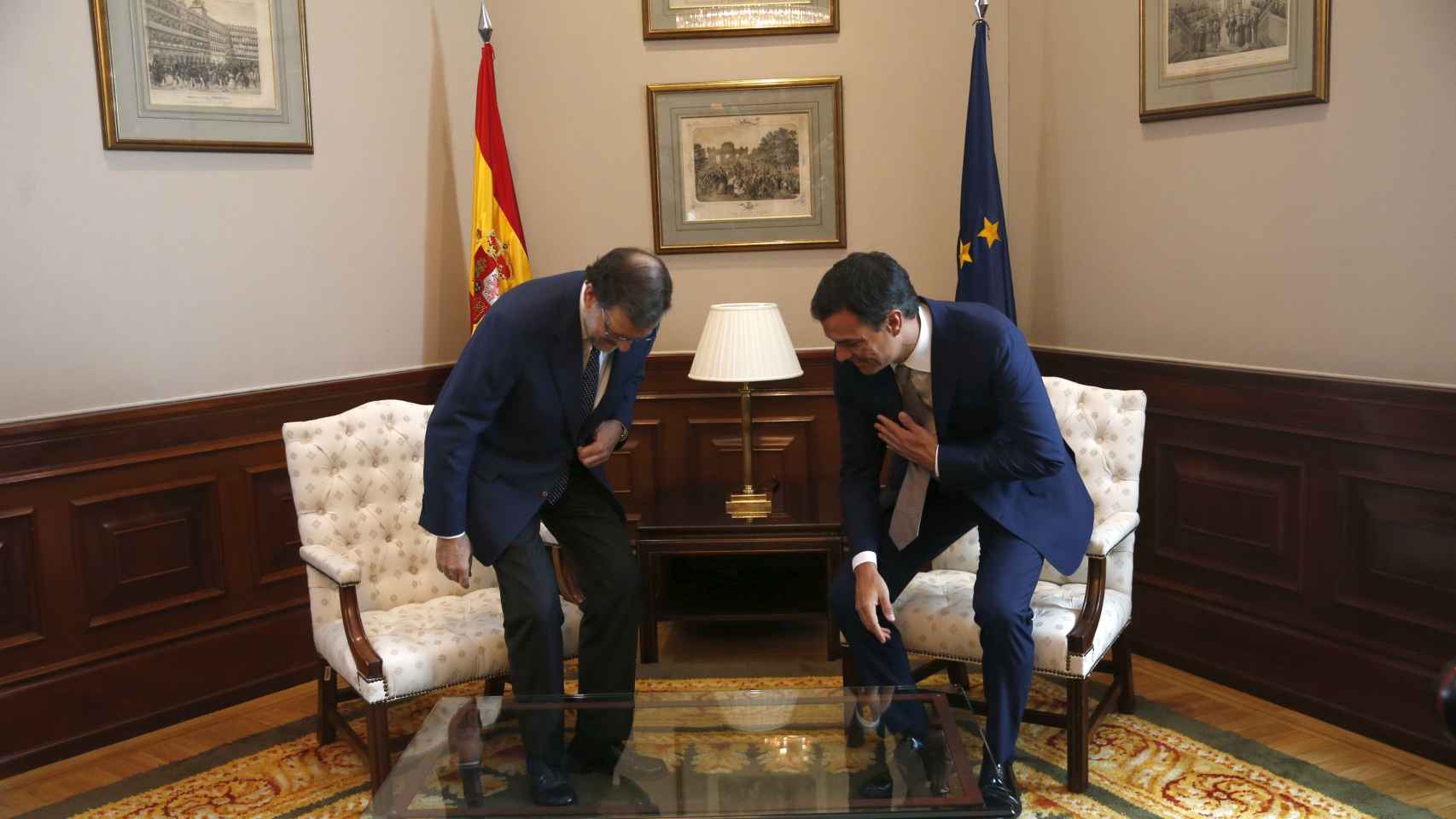 Mariano Rajoy y Pedro Sánchez durante su reunión hoy en el Congreso