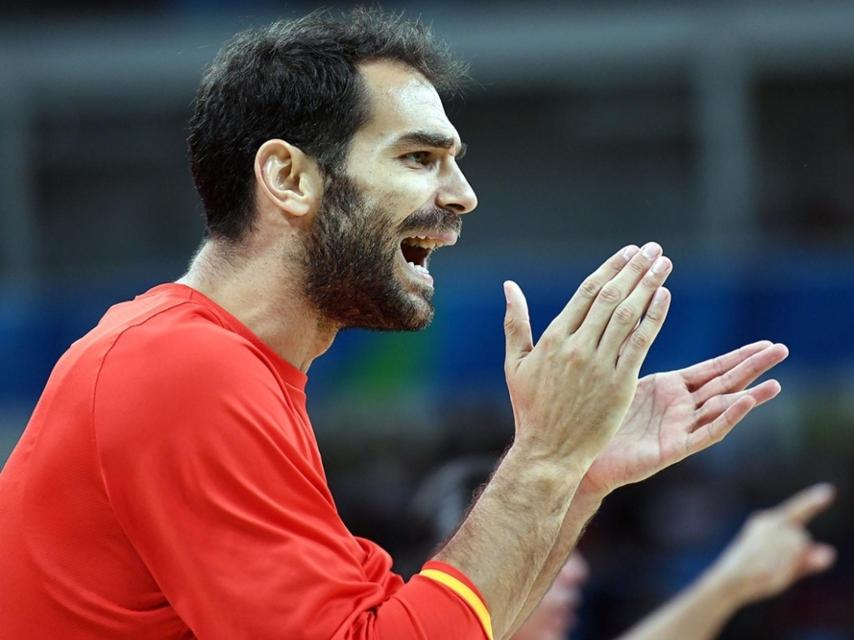 Calderón animando durante el partido por el bronce contra Australia.