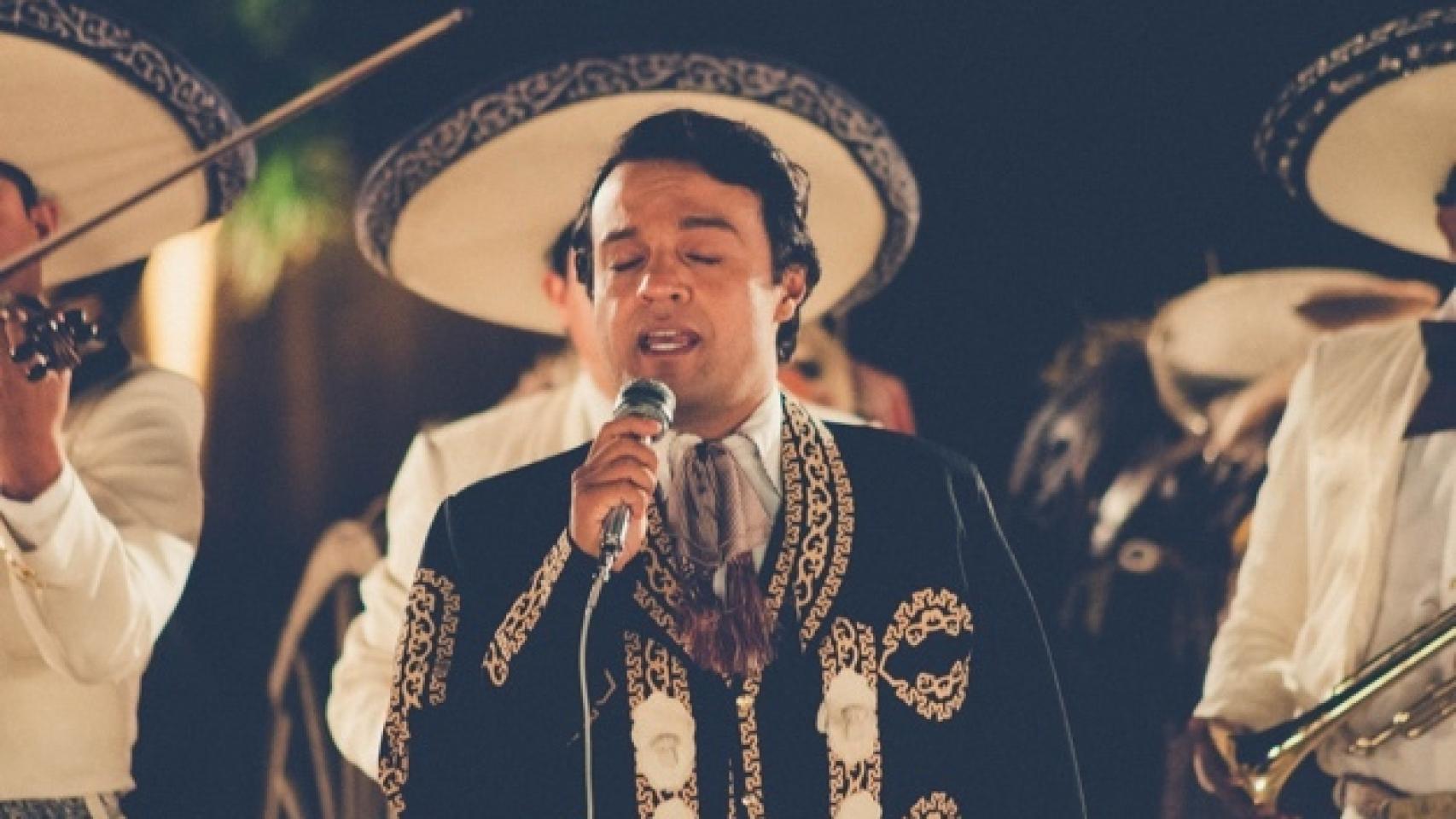 La muerte de Juan Gabriel coincide con el final de la tv movie sobre su vida