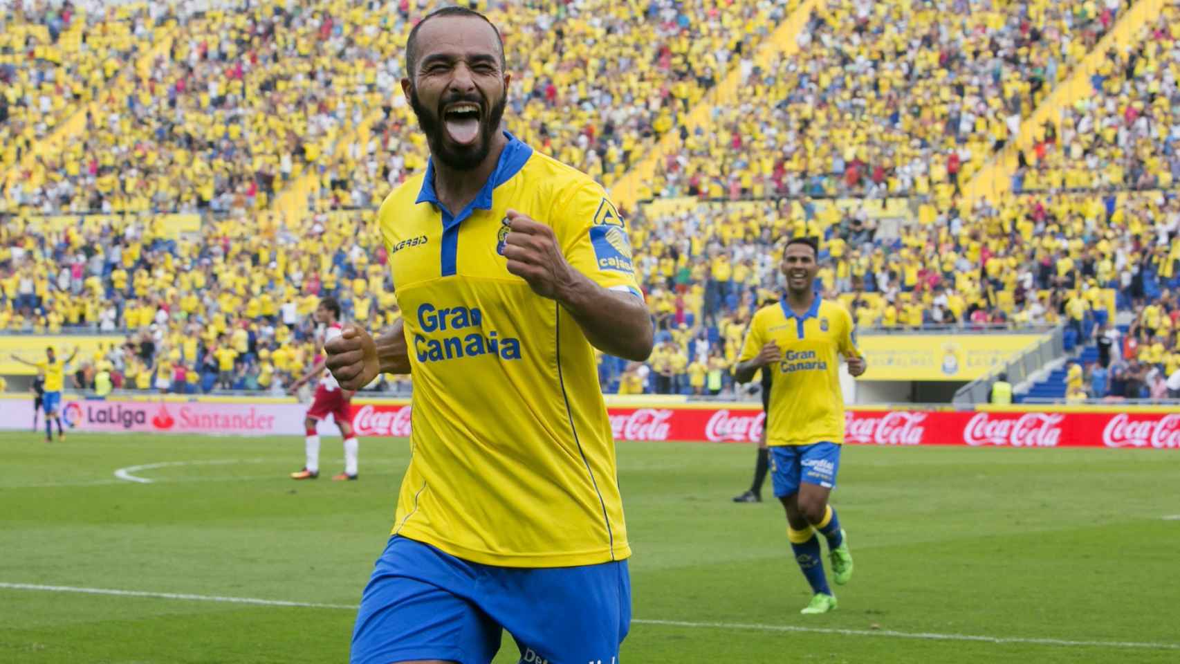 Nabil El Zhar celebra un gol ante el Granada.
