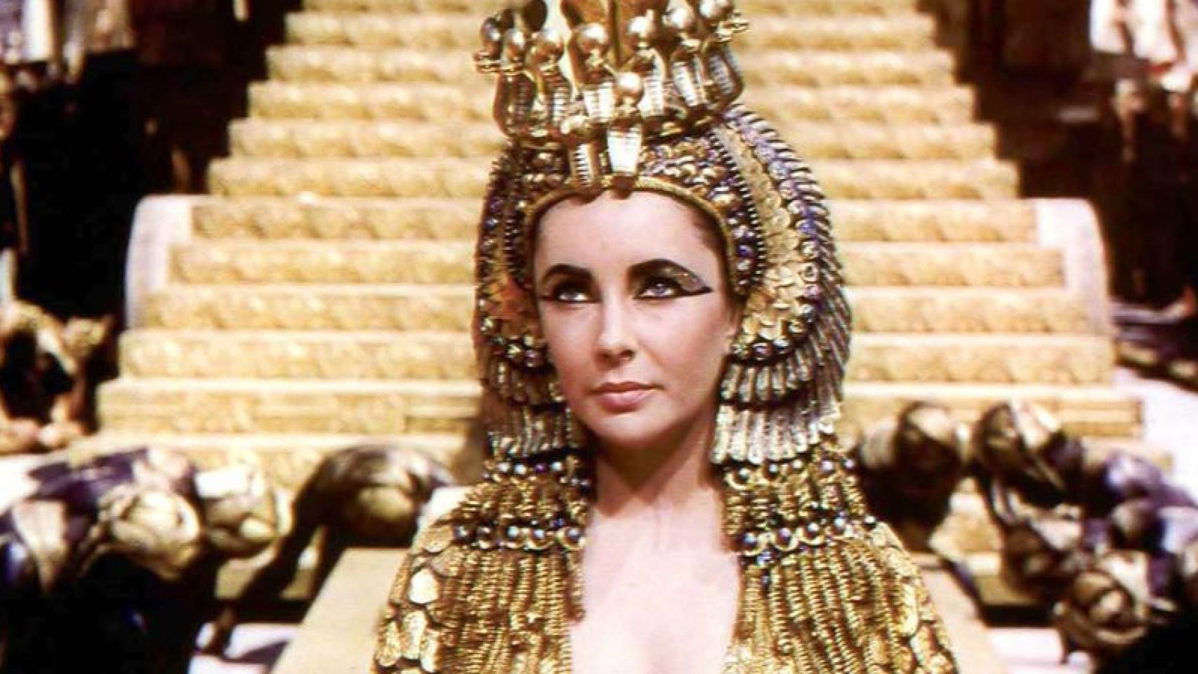 Elizabeth Taylor en  la película Cleopatra (1963)