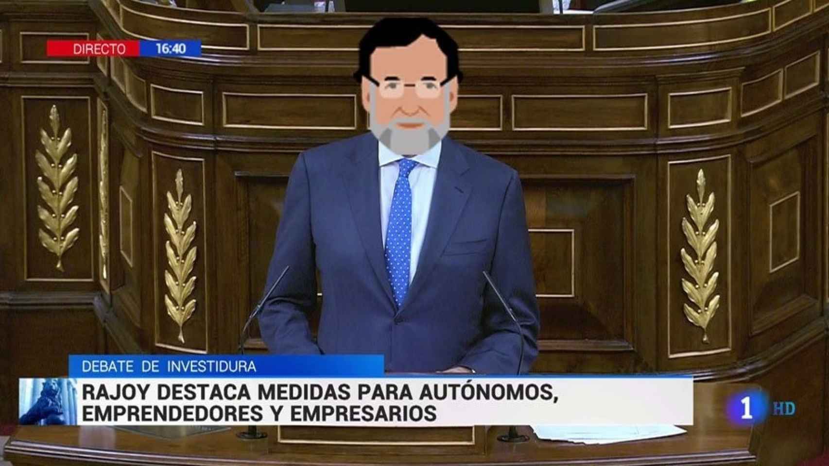 Mariano Rajoy interviniendo en el Parlamento con un emoji sobre su cara.