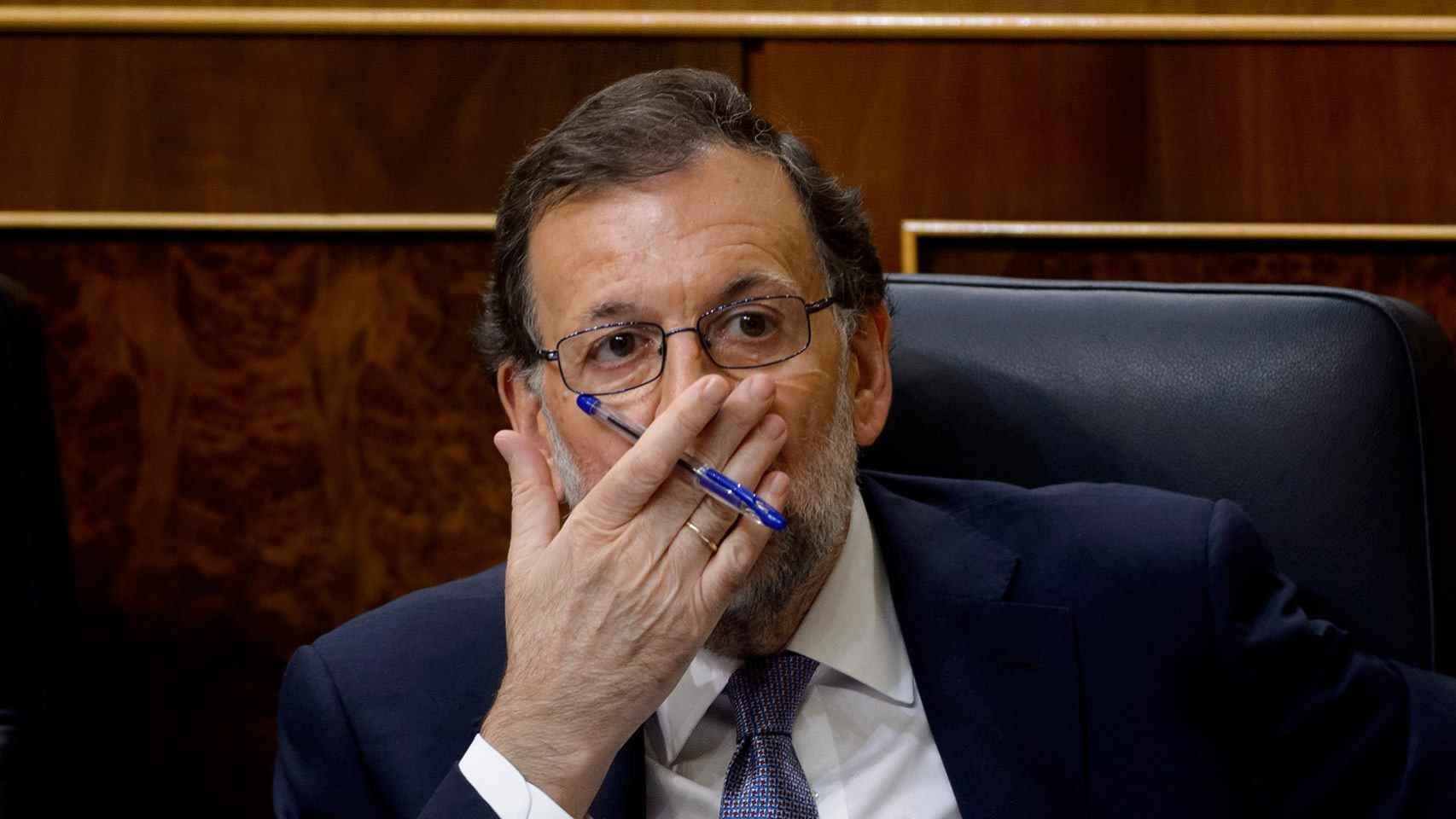 Mariano Rajoy bosteza en el pleno.
