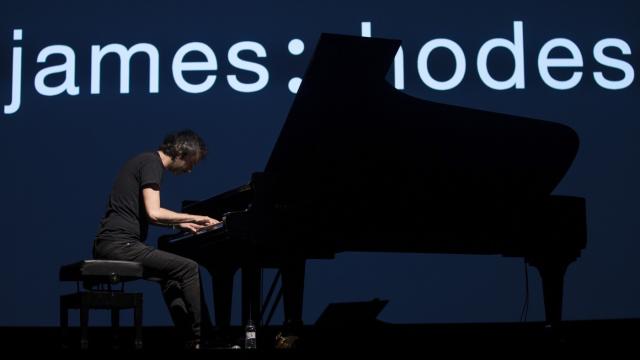 James Rhodes durante uno de sus conciertos en España.