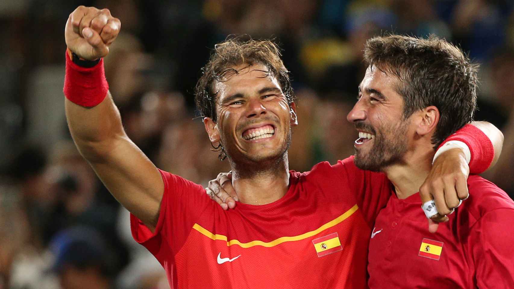Nadal y López celebran la victoria en la final olímpica.
