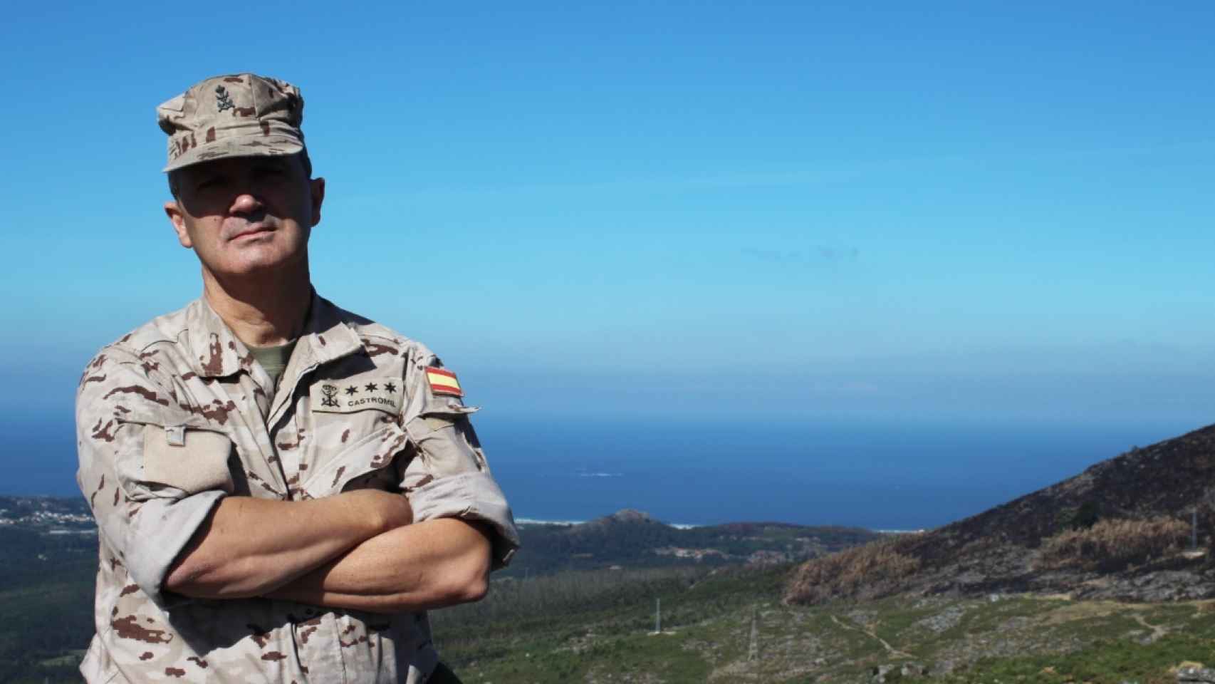 El capitán Daniel Castromil, de la Infantería de Marina, en el mirador de la Curota.