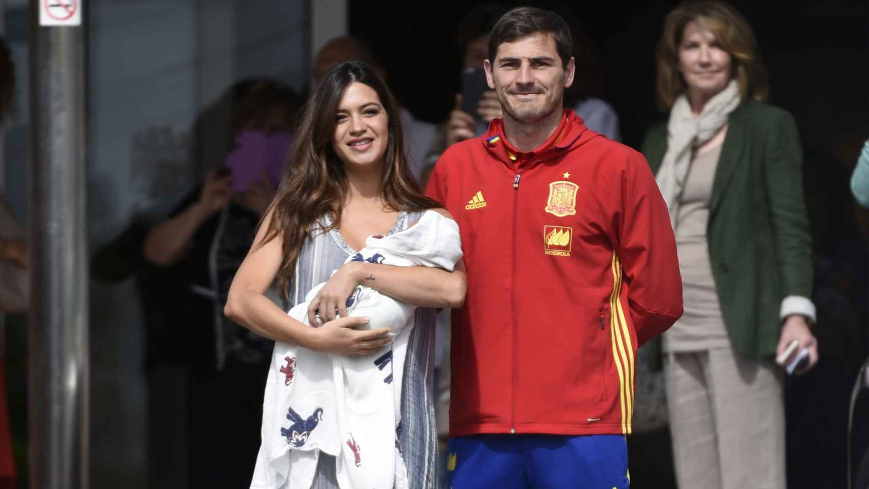 Iker Casillas y Sara Carbonero con Lucas en brazos