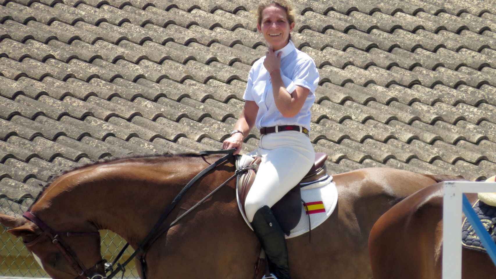 Elena de Borbón a caballo.