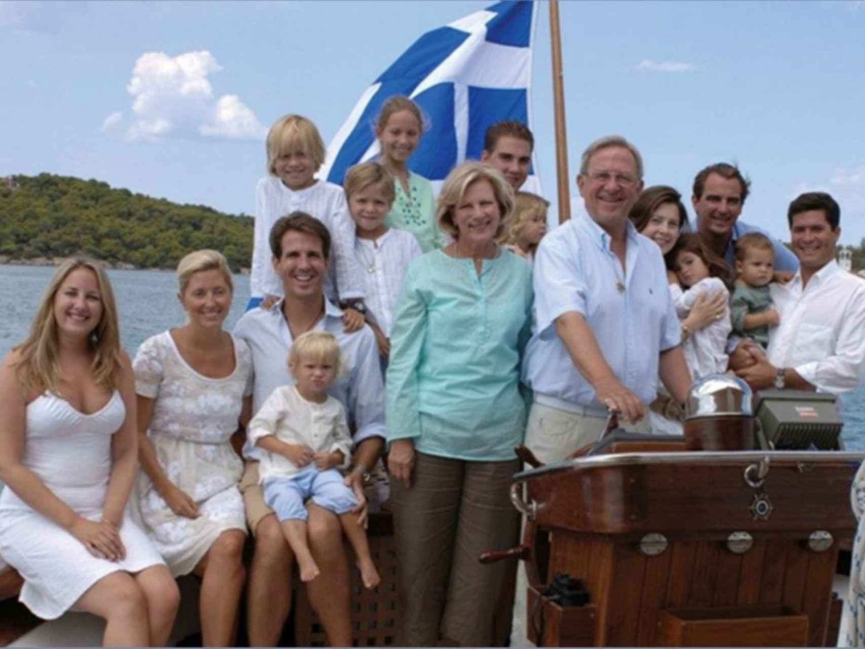 La Familia Real griega a bordo del Afroessa.