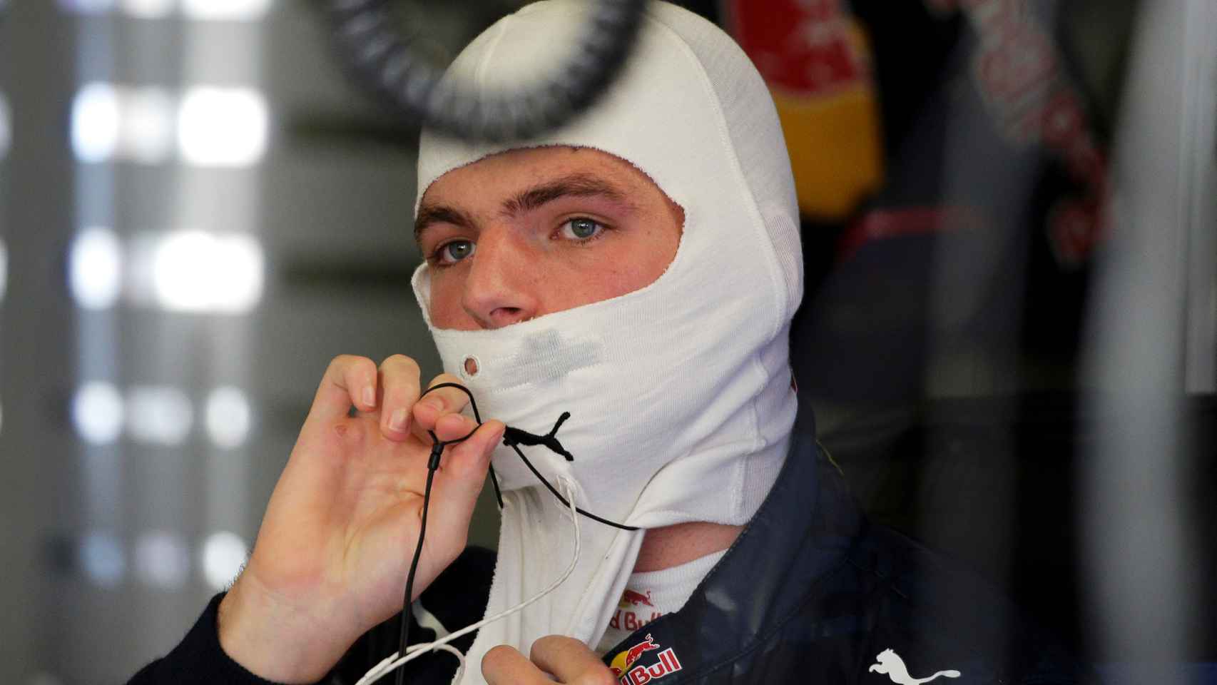Max Verstappen, en el box durante el GP de Bélgica.
