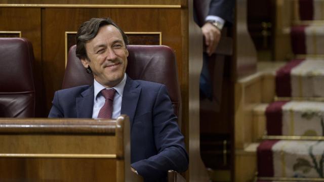 Hernando, desde su escaño en el Congreso