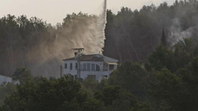 Labores de extinción del fuego de Javea.