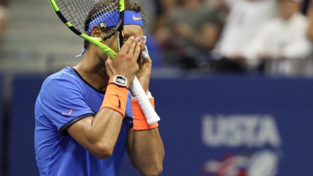 Rafa Nadal gesticula durante su partido con Lucas Pouille.