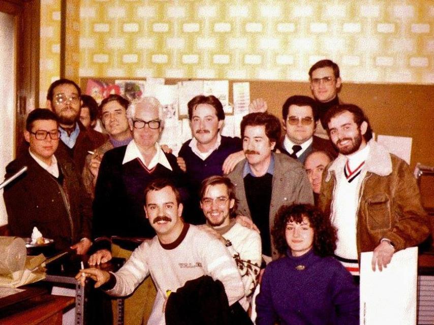 Carlos Alfonso junto a los animadores de su estudio.