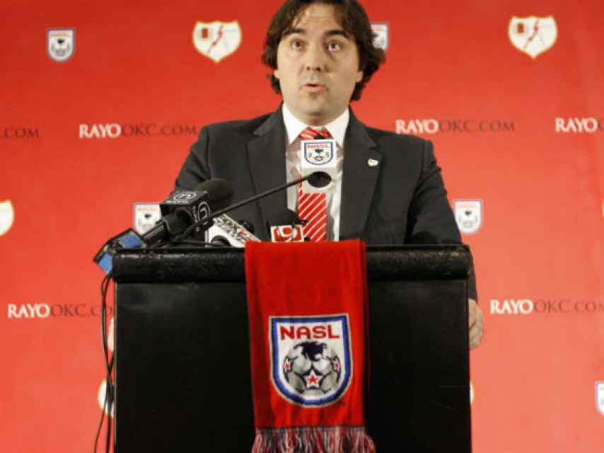 Martín Presa en una rueda de prensa sobre el Rayo OKC.