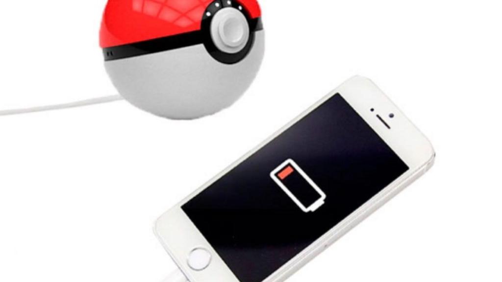 ¿Fan de Pokémon GO? Esta batería portátil con forma de pokéball es lo que necesitas