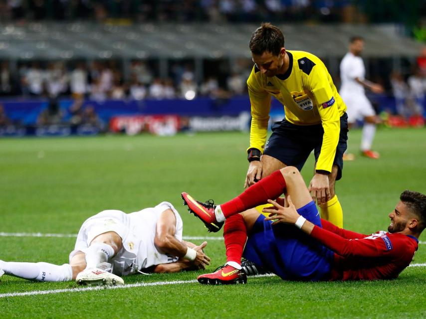 Carrasco y Pepe en la final de Champions.