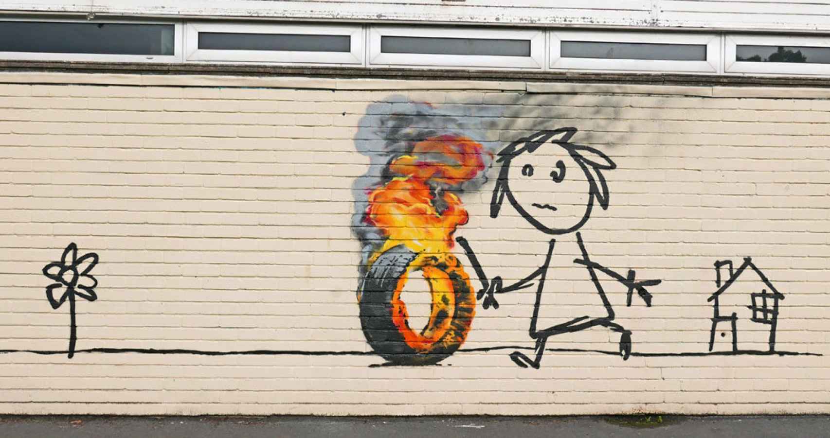 Banksy pintó en un colegio de Bristol, su ciudad natal, como regalo a los niños.