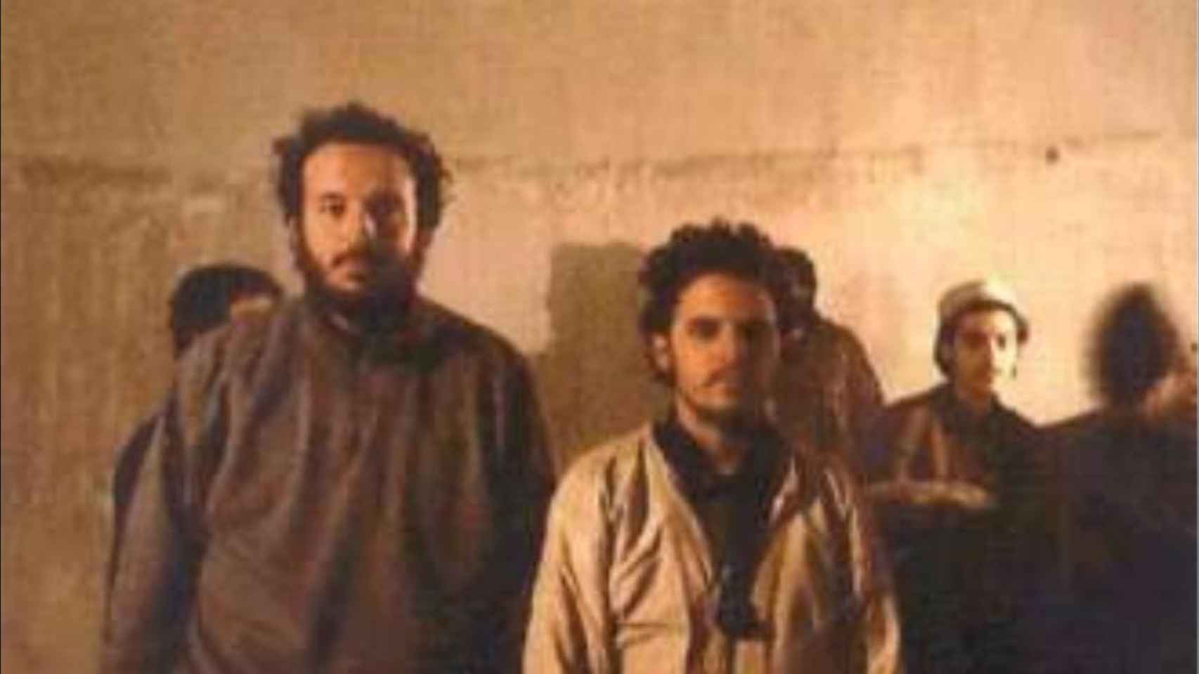 Mourad (derecha) en la prisión afgana por la que pasó tras el 11S.