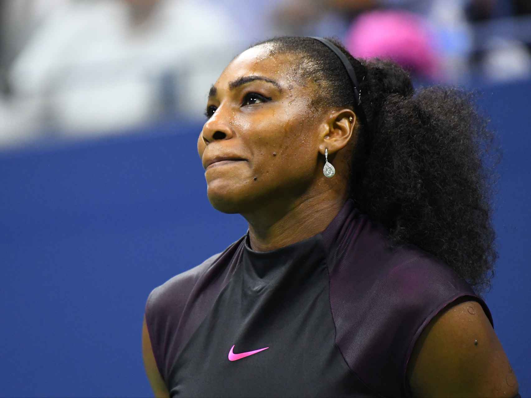 Serena Williams reacciona tras perder contra Karolina Pliskova.