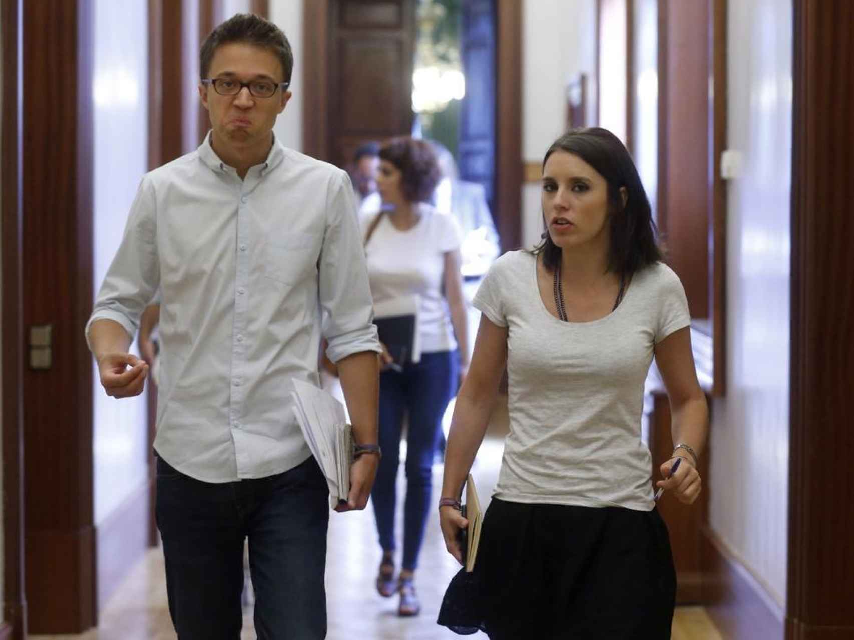 Errejón y Montero en los pasillos del Congreso de los Diputados