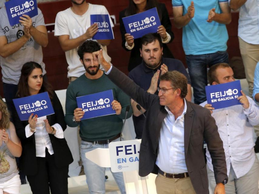 Feijóo habló ante casi 12.000 personas en la plaza de toros de Pontevedra