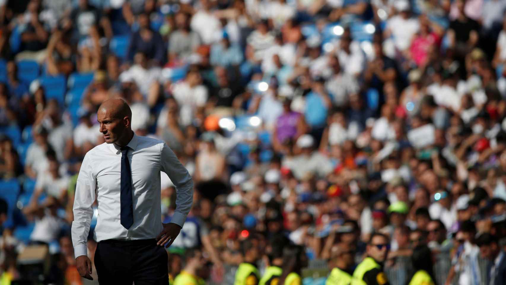 Zidane, en la banda técnica durante el partido frente a Osasuna.