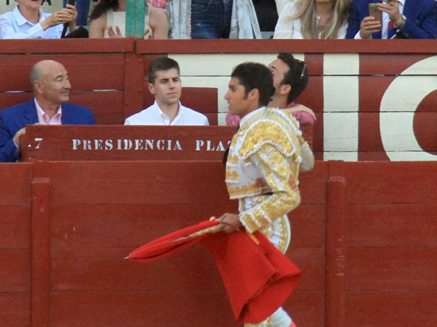 La presentadora Eva González suele acudir a la plaza a ver torear a su marido