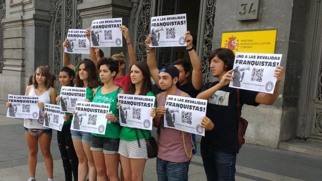 Representantes del Sindicato de Estudiantes ante el Ministerio de Educación.