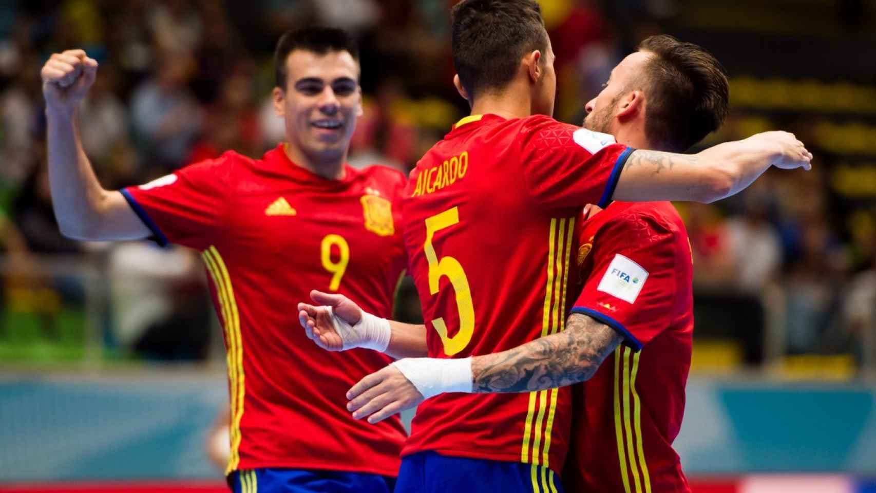 Sergio Lozano, Aicardo y Rivillos celebran un gol de la selección.