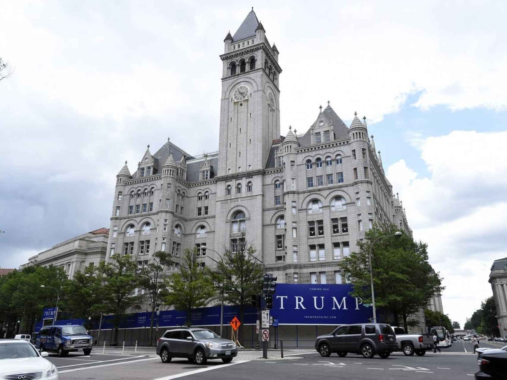 Fachada del lujoso hotel de Donald Trump.