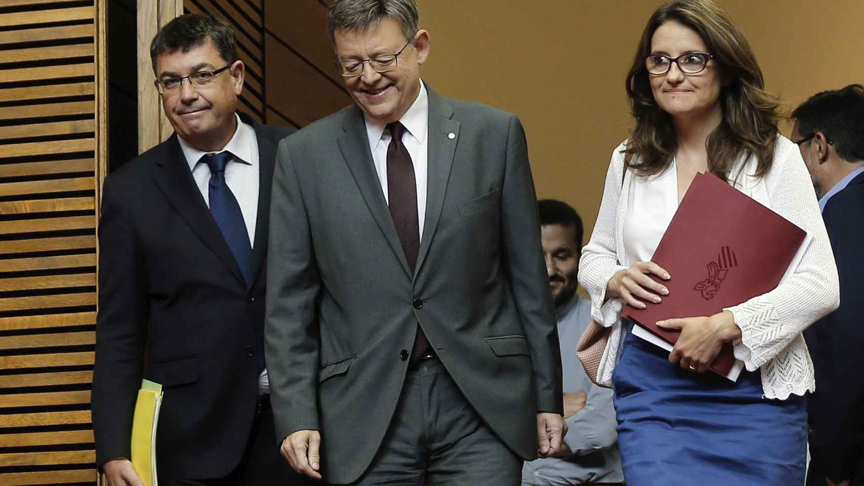 El presidente de Les Corts, Enric Morera, junto a Ximo Puig y Mónica Oltra.