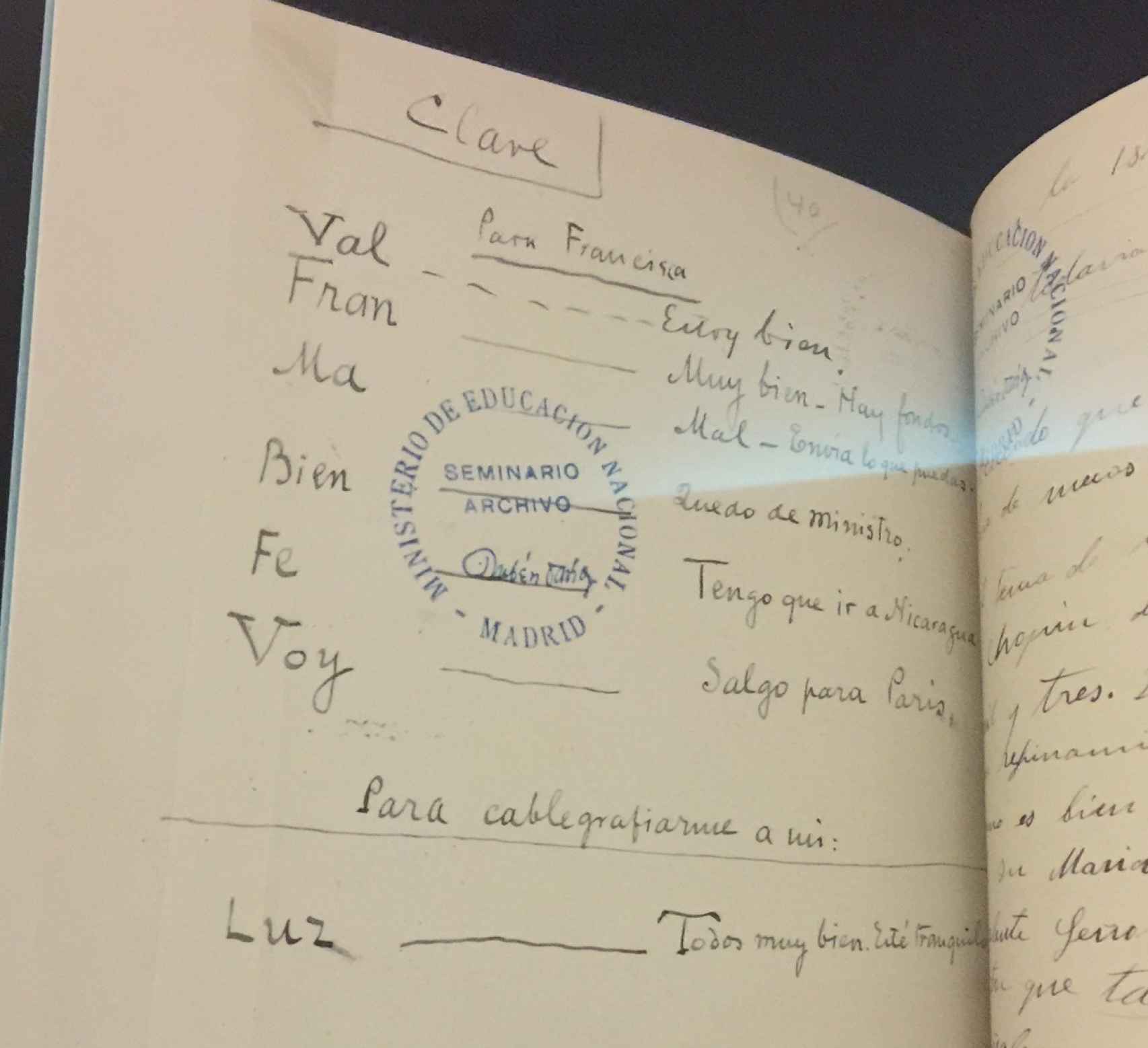 Caligrafía de Francisca con la que aprendió a escribir en el cuaderno de hule negro