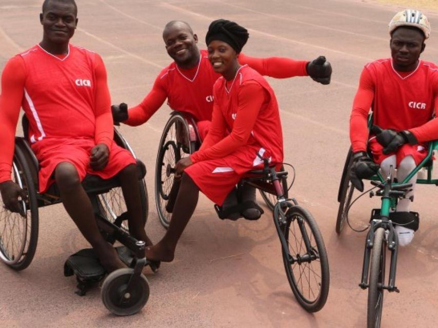 Los cuatro atletas paralímpicos congoleños de la Cruz Roja.