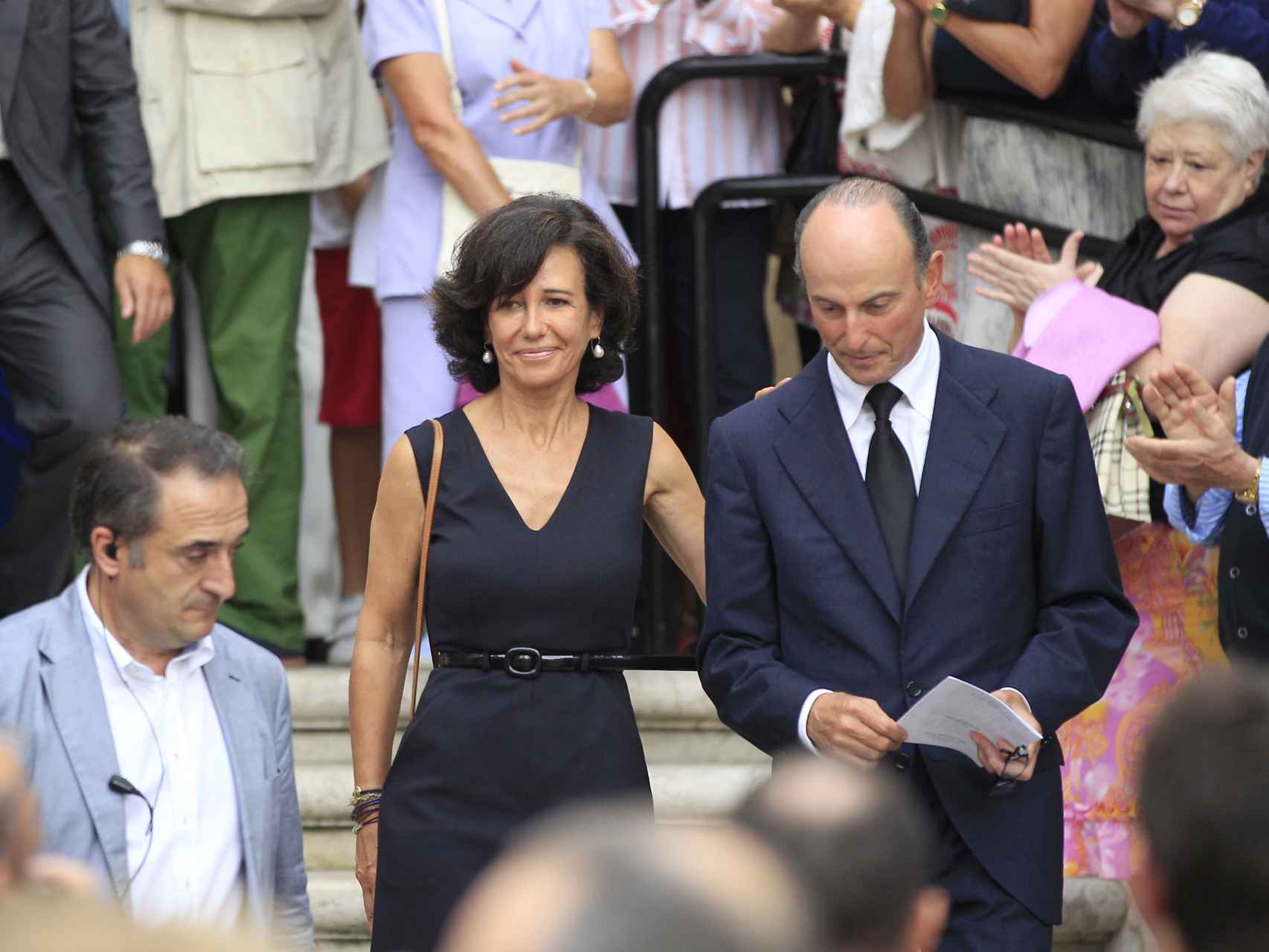 Ana Botín y su marido, Guillermo Morenés, en el funeral de Emilio Botín.