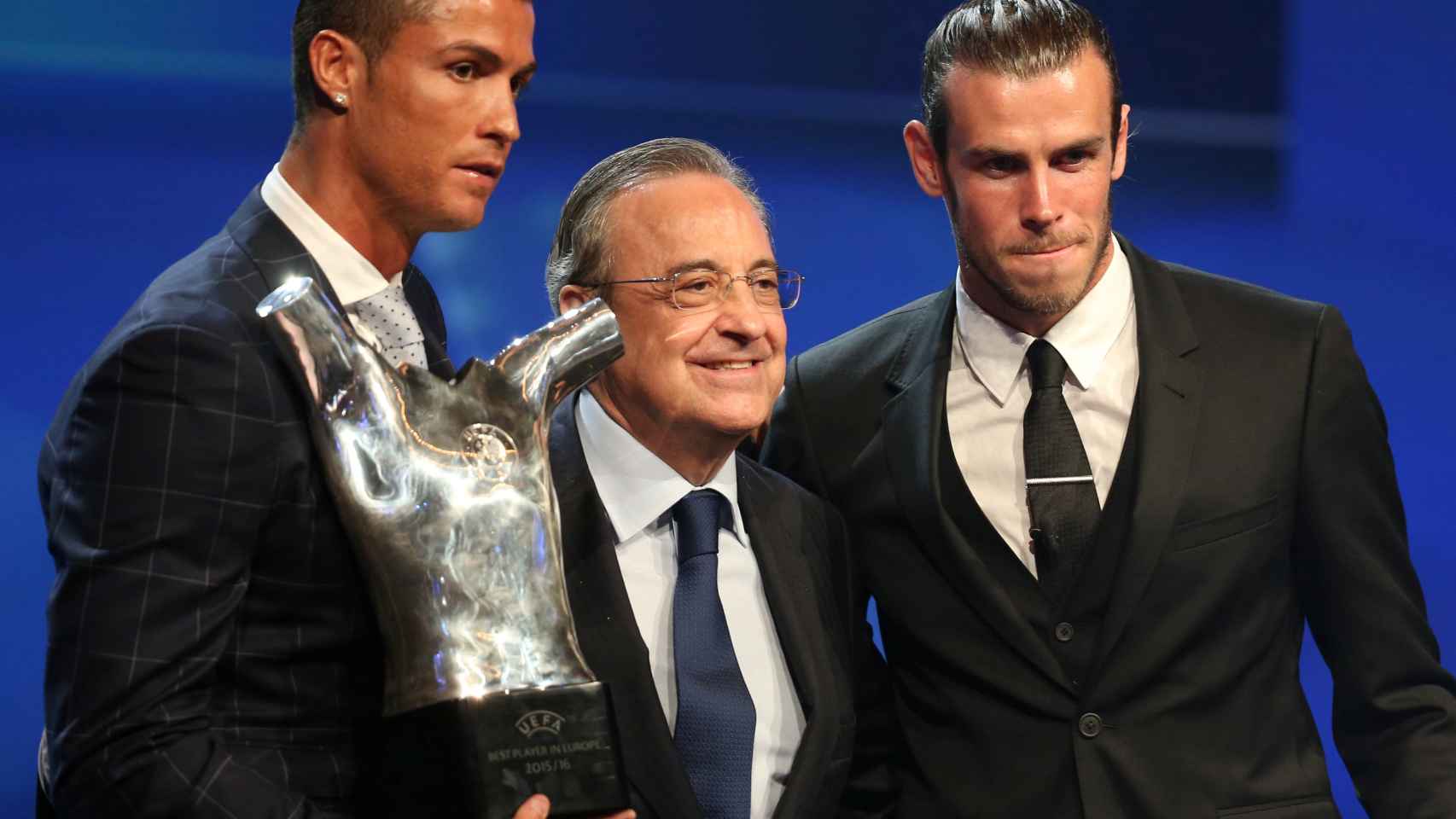 Florentino Pérez, junto a Cristiano Ronaldo y Gareth Bale.