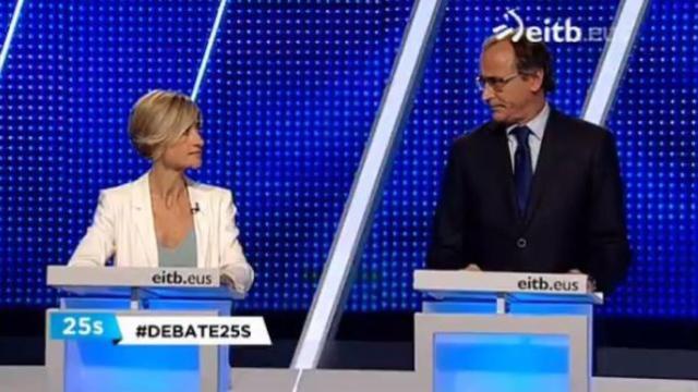 Pili Zabala y Alfonso Alonso durante el debate para las elecciones vascas.