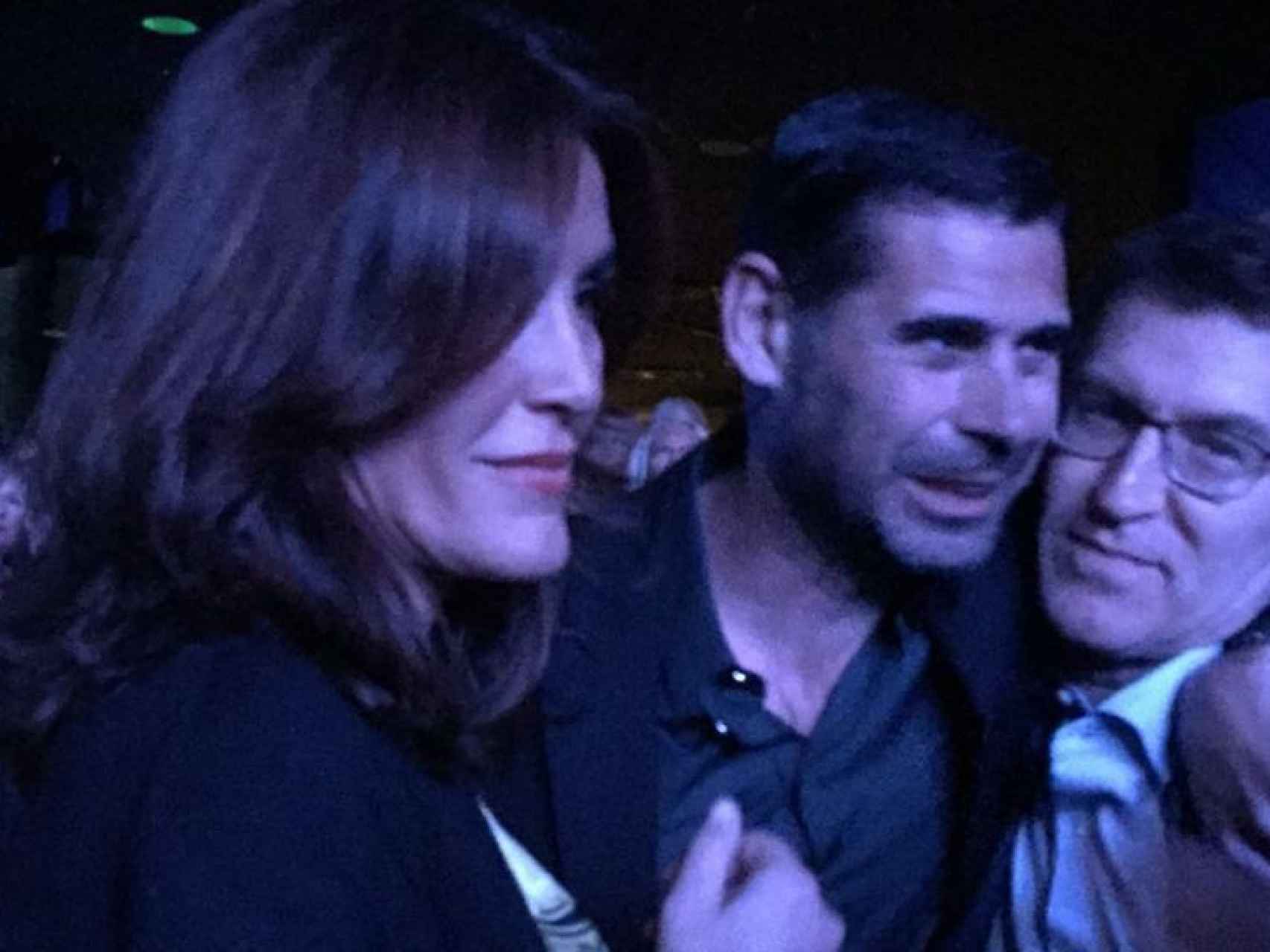 Eva con Feijóo y Fernando Hierro.