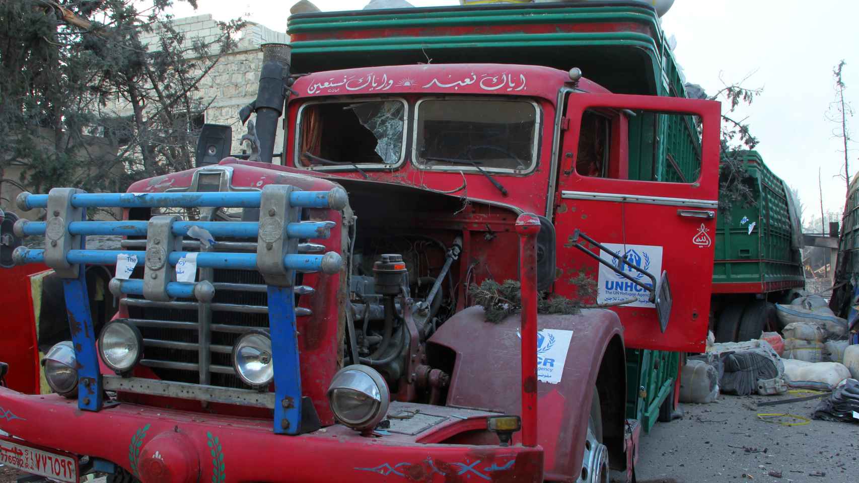Un camión de Acnur, dañado por el bombardeo que EEUU achaca a Rusia.