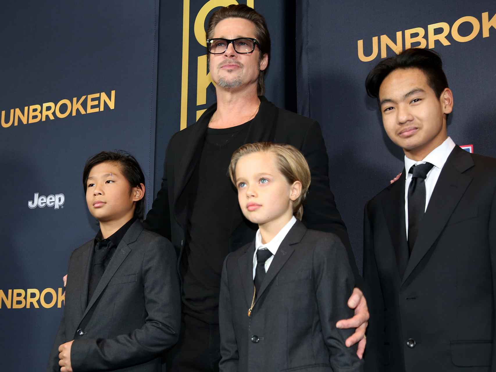 Shiloh con Brad Pitt, Pax y Maddoz en diciembre de 2014