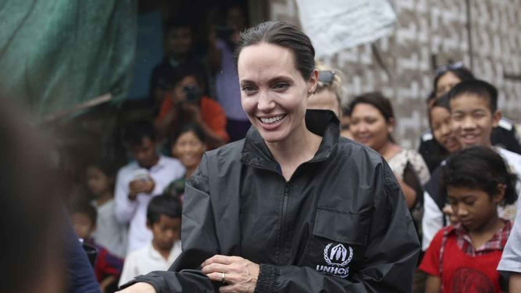 Jolie colabora activamente con  ACNUR