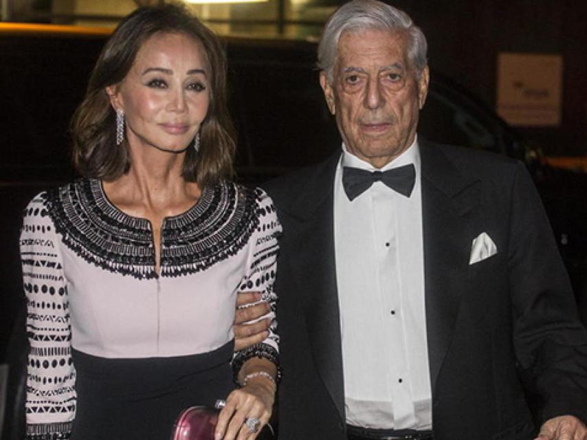 Mario Vargas Llosa, del brazo de Isabel Preysler.