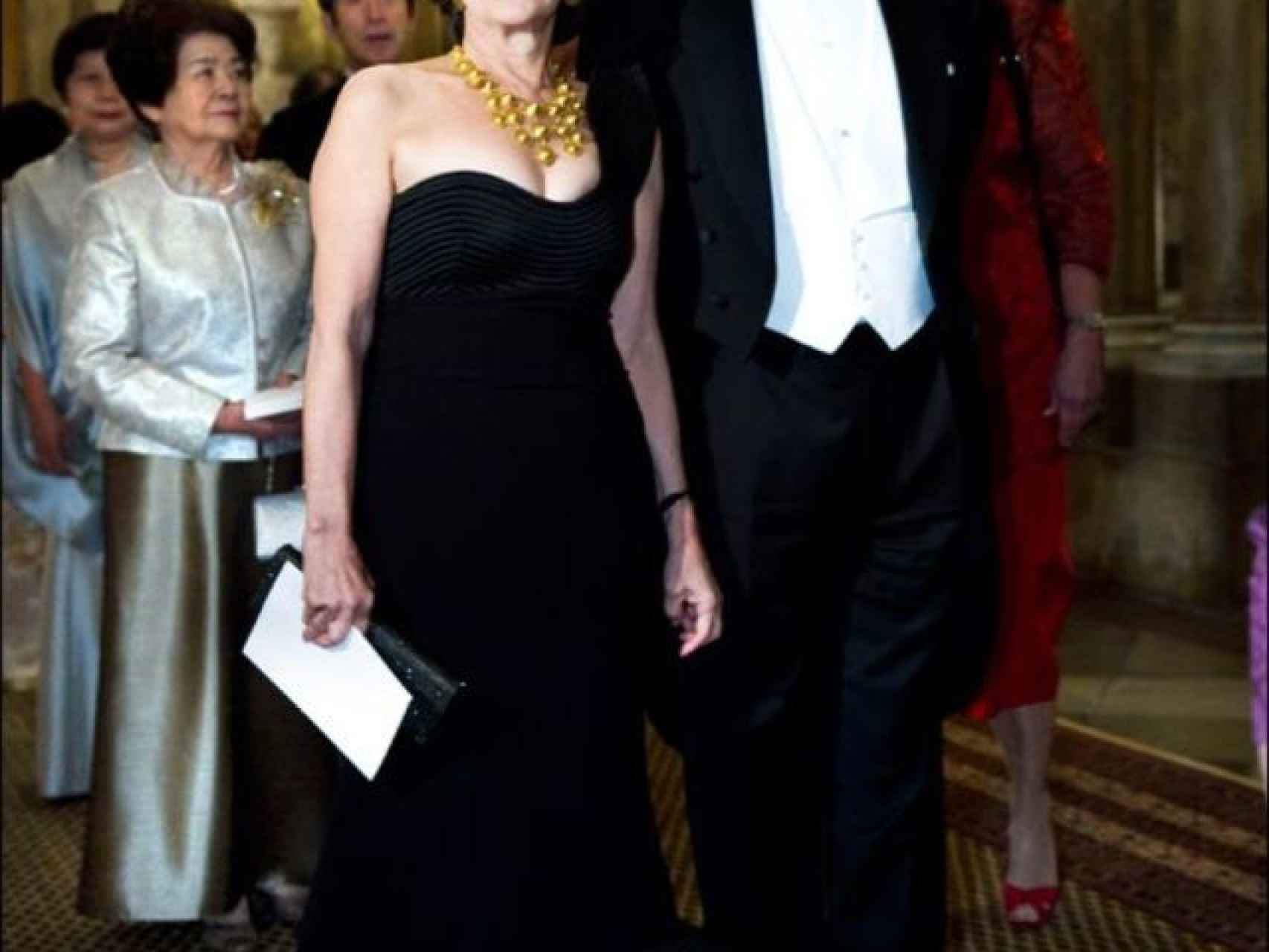 Mario Vargas Llosa con su entonces esposa, Patricia Llosa, en la cena de los Nobel.