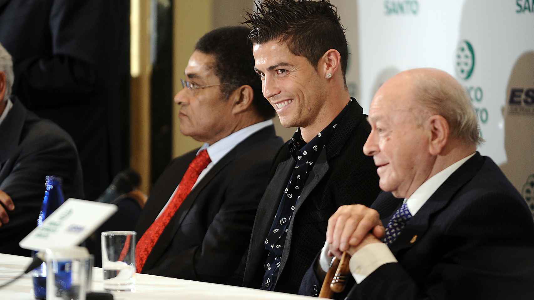 Ronaldo con Di Stefano en la entrega de la Bota de Oro en noviembre de 2011