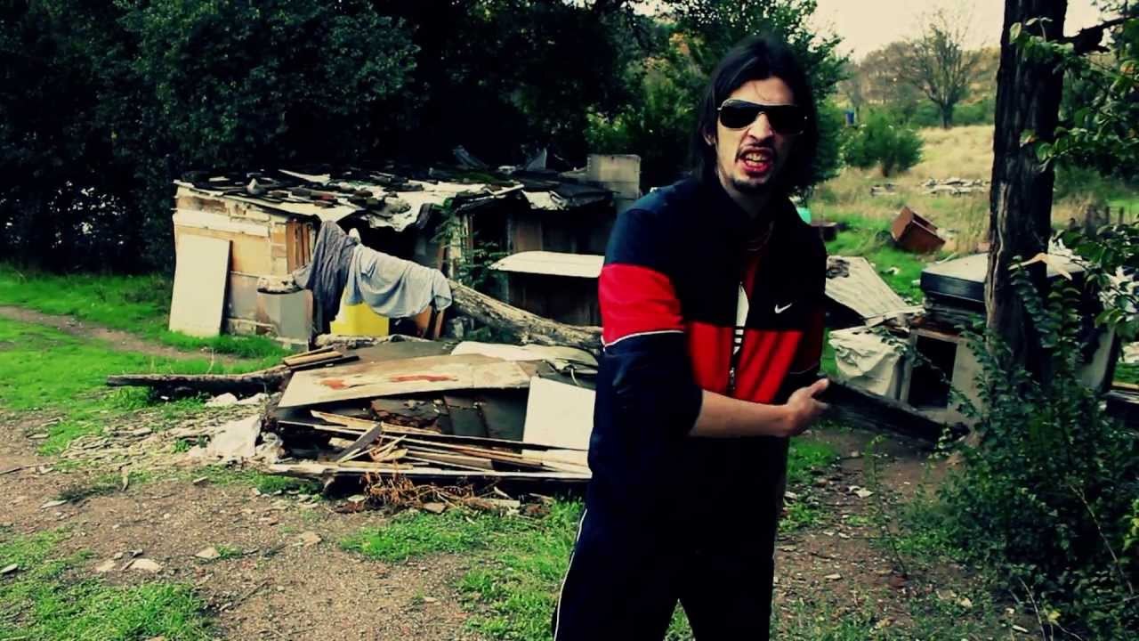 El rapero de Moratalaz El Coleta, en su vídeo Deprisa Deprisa.